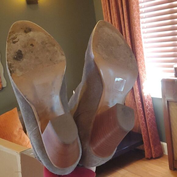 J CREW Booties, Suede Made in Brazil, Pre loved! Kahki Green, Size 6. - Picture 5 of 10